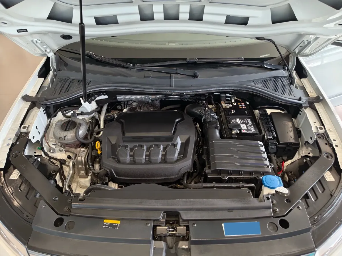 2024 Volkswagen Tiguan L 2.0T 186HP L4 7DCT,autocango,china used car exporter,china ev exporter,chinese used car exporter,chinese used ev exporter