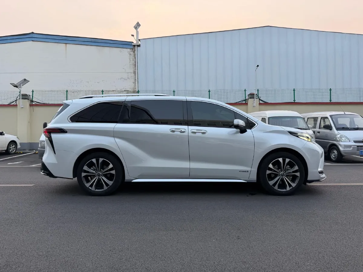 2023 Toyota Granvia 2.5L 189HP L4 E-CVT Hybrid,autocango,china used car exporter,china ev exporter,chinese used car exporter,chinese used ev exporter