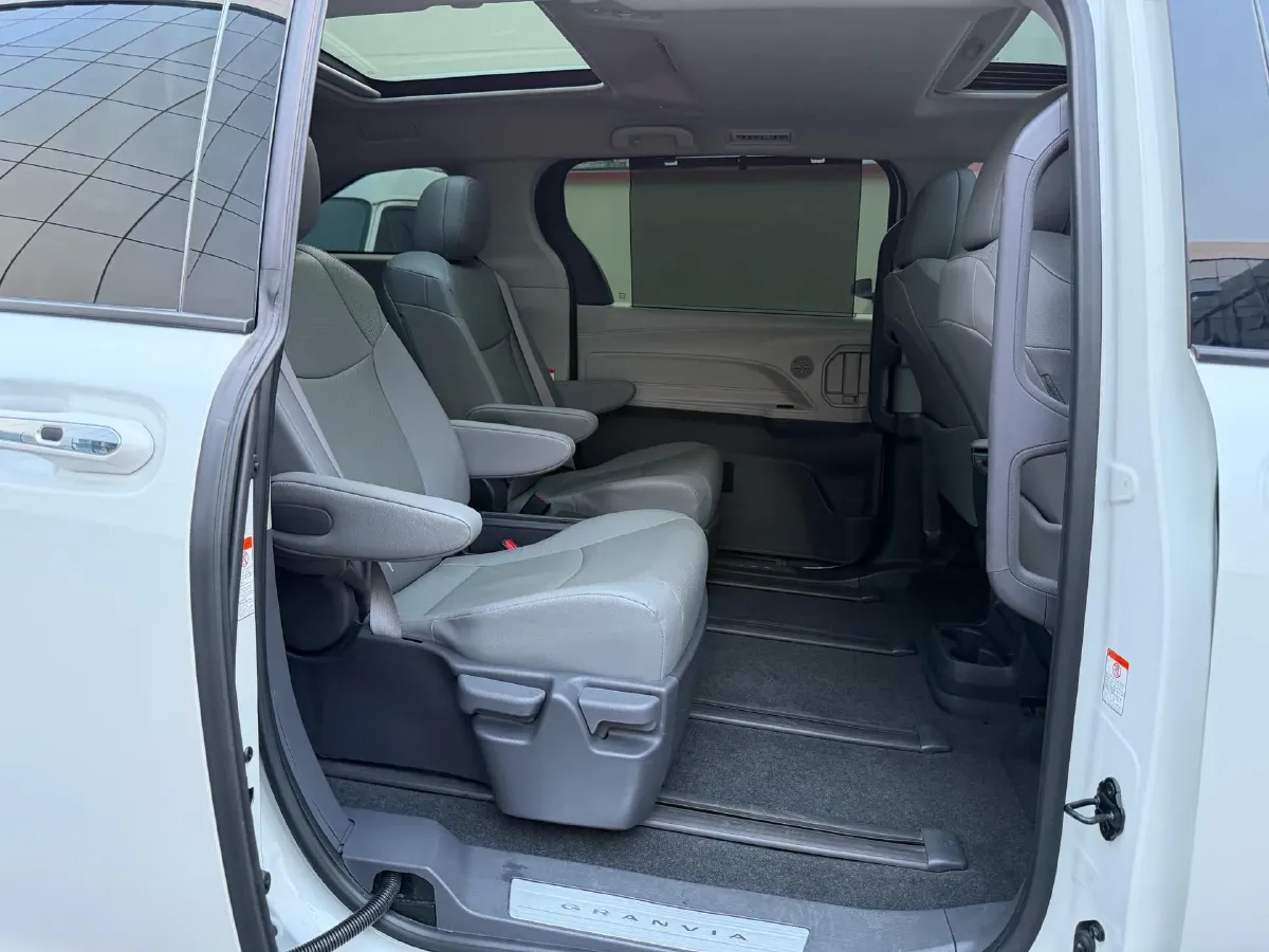 2023 Toyota Granvia 2.5L 189HP L4 E-CVT Hybrid,autocango,china used car exporter,china ev exporter,chinese used car exporter,chinese used ev exporter