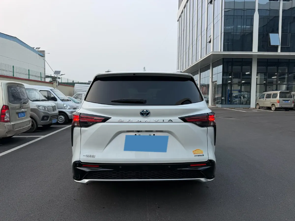 2023 Toyota Granvia 2.5L 189HP L4 E-CVT Hybrid,autocango,china used car exporter,china ev exporter,chinese used car exporter,chinese used ev exporter