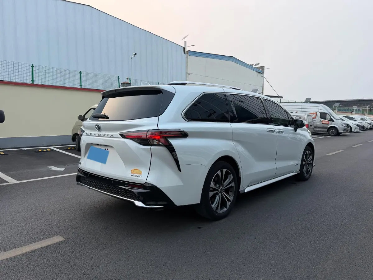 2023 Toyota Granvia 2.5L 189HP L4 E-CVT Hybrid,autocango,china used car exporter,china ev exporter,chinese used car exporter,chinese used ev exporter