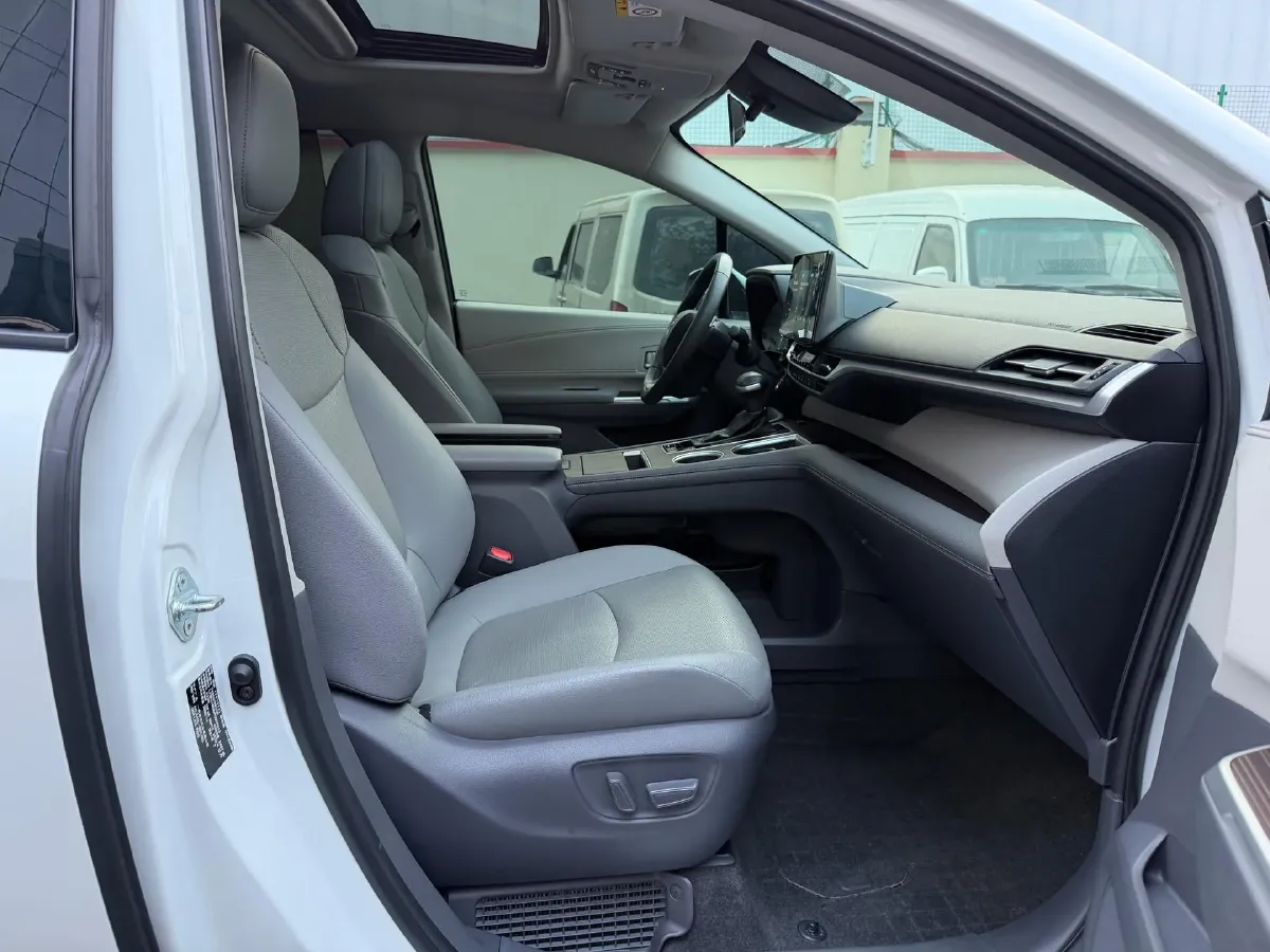 2023 Toyota Granvia 2.5L 189HP L4 E-CVT Hybrid,autocango,china used car exporter,china ev exporter,chinese used car exporter,chinese used ev exporter