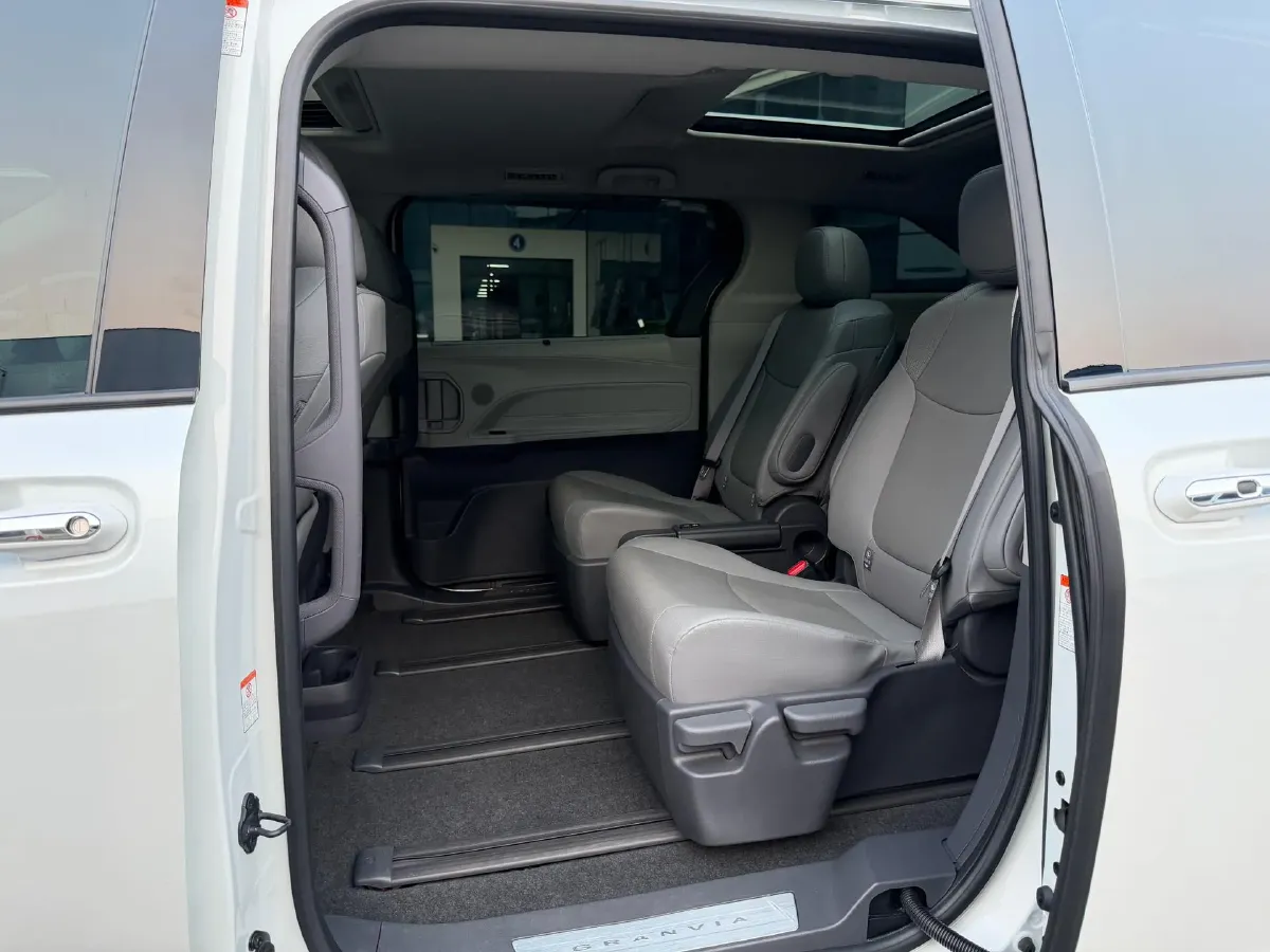 2023 Toyota Granvia 2.5L 189HP L4 E-CVT Hybrid,autocango,china used car exporter,china ev exporter,chinese used car exporter,chinese used ev exporter