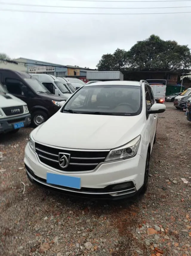 2019 BaoJun 730 1.5L 112HP L4 6MT,autocango,china used car exporter,china ev exporter,chinese used car exporter,chinese used ev exporter