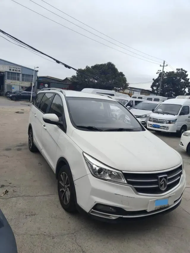 2019 BaoJun 730 1.5L 112HP L4 6MT,autocango,china used car exporter,china ev exporter,chinese used car exporter,chinese used ev exporter