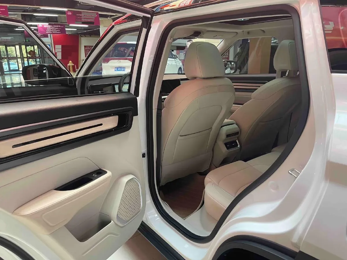 2023 Geely ICON 1.5T 181HP L4 7DCT,autocango,china used car exporter,china ev exporter,chinese used car exporter,chinese used ev exporter