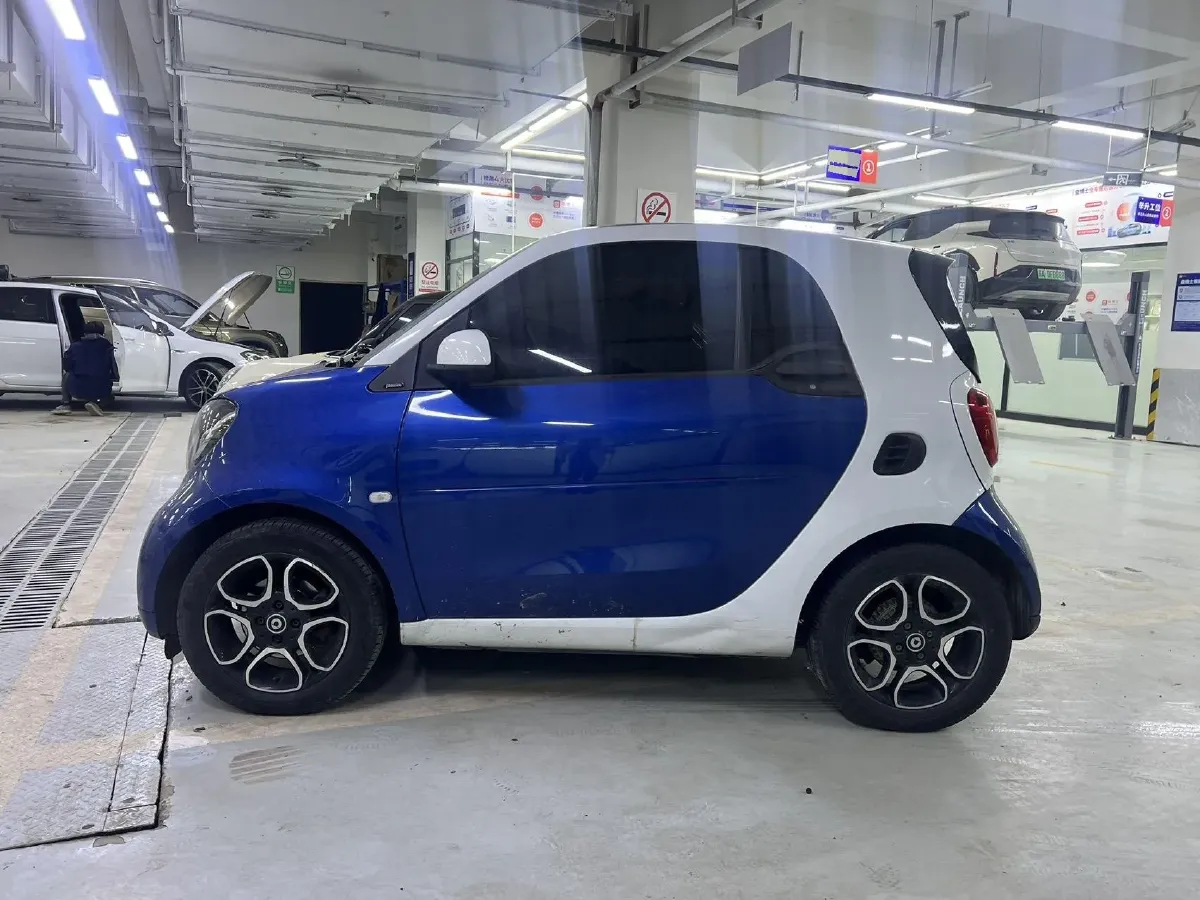 2019 Smart smart fortwo 0.9T 90HP L3 6DCT,autocango,china used car exporter,china ev exporter,chinese used car exporter,chinese used ev exporter