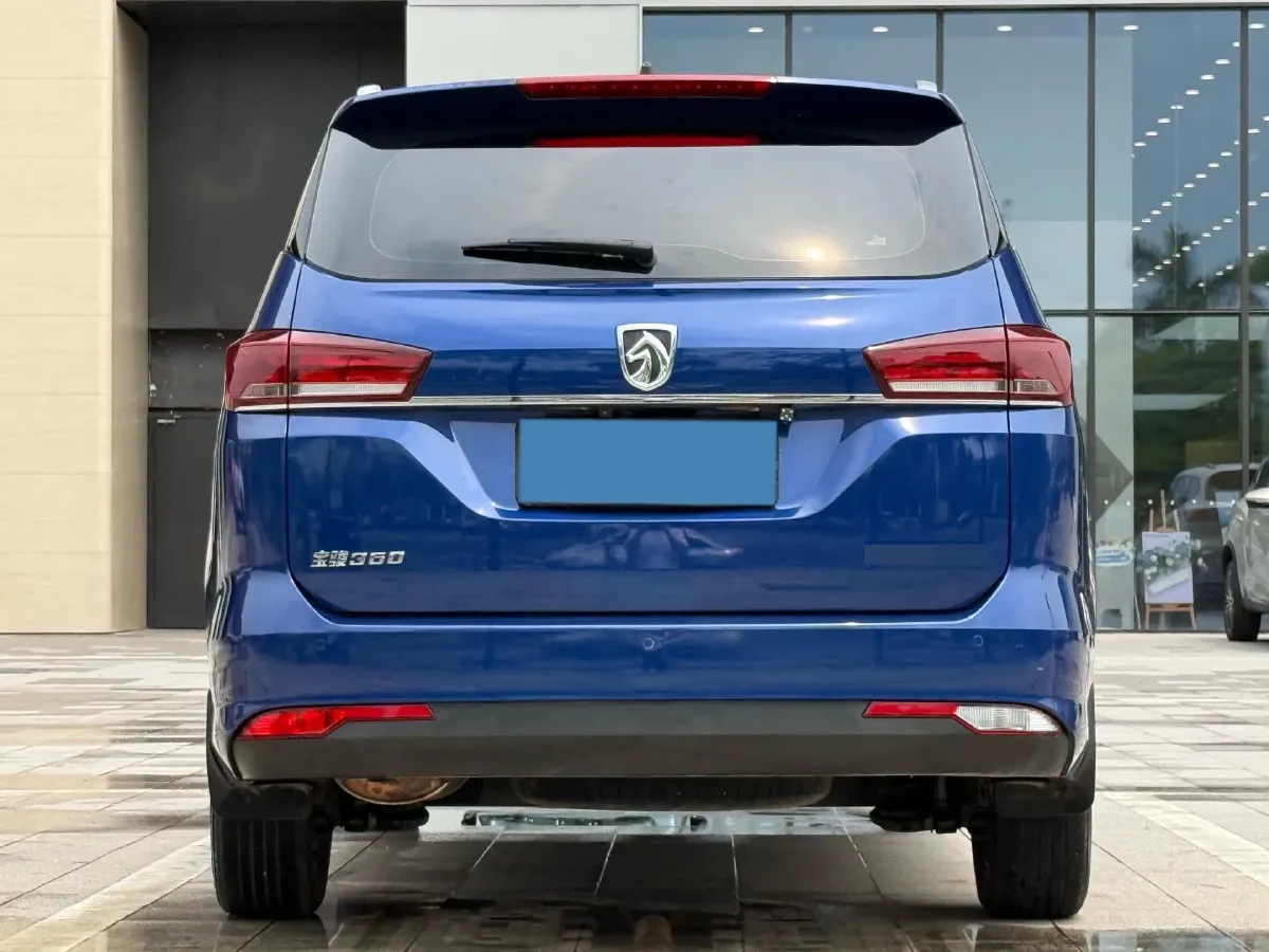 2018 BaoJun 530 1.5T 150HP L4 6MT,autocango,china used car exporter,china ev exporter,chinese used car exporter,chinese used ev exporter