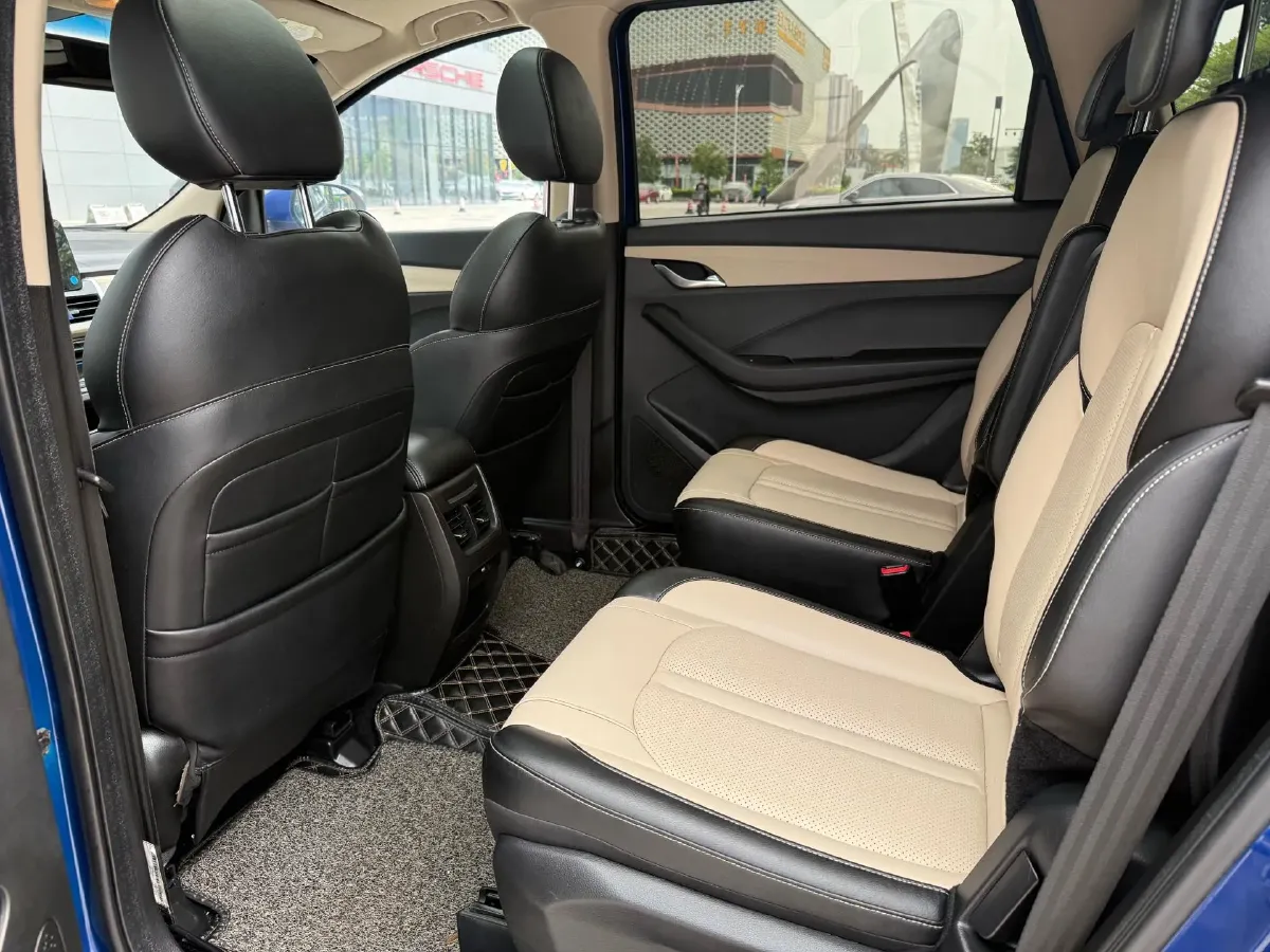 2018 BaoJun 530 1.5T 150HP L4 6MT,autocango,china used car exporter,china ev exporter,chinese used car exporter,chinese used ev exporter