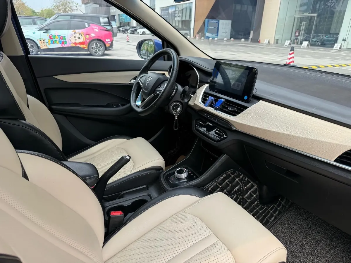 2018 BaoJun 530 1.5T 150HP L4 6MT,autocango,china used car exporter,china ev exporter,chinese used car exporter,chinese used ev exporter