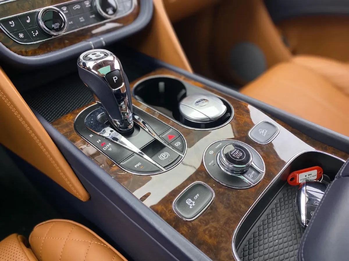 2016 Bentley Bentayga 6.0T 608HP W12 8AT,autocango,china used car exporter,china ev exporter,chinese used car exporter,chinese used ev exporter