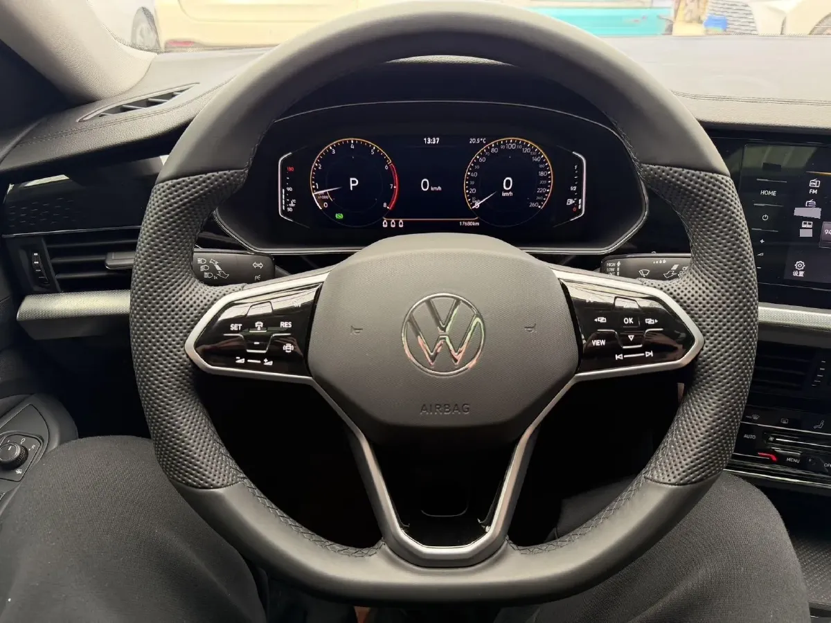 2024 Volkswagen Passat 2.0T 220HP L4 7DCT,autocango,china used car exporter,china ev exporter,chinese used car exporter,chinese used ev exporter