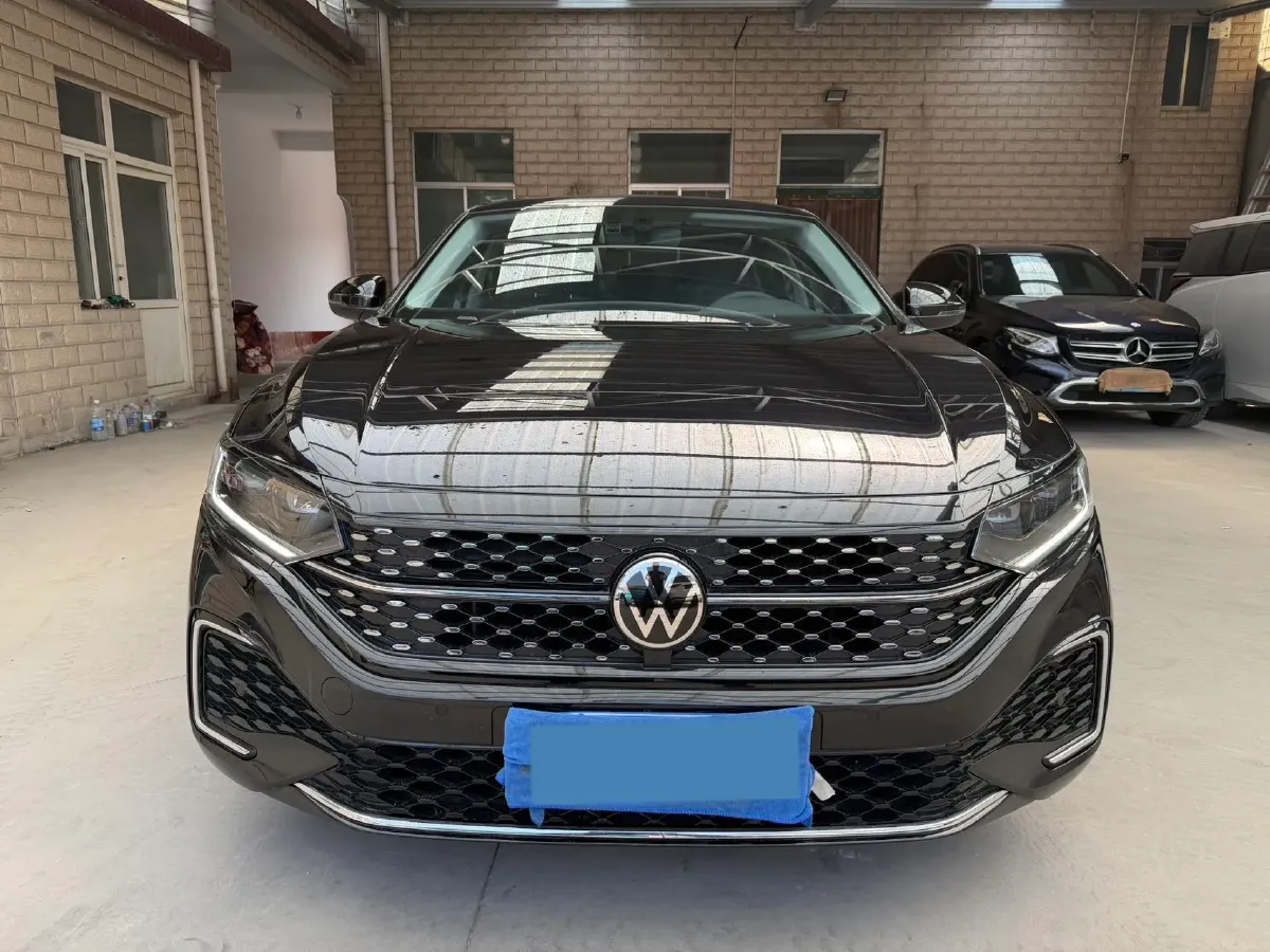 2024 Volkswagen Passat 2.0T 220HP L4 7DCT,autocango,china used car exporter,china ev exporter,chinese used car exporter,chinese used ev exporter