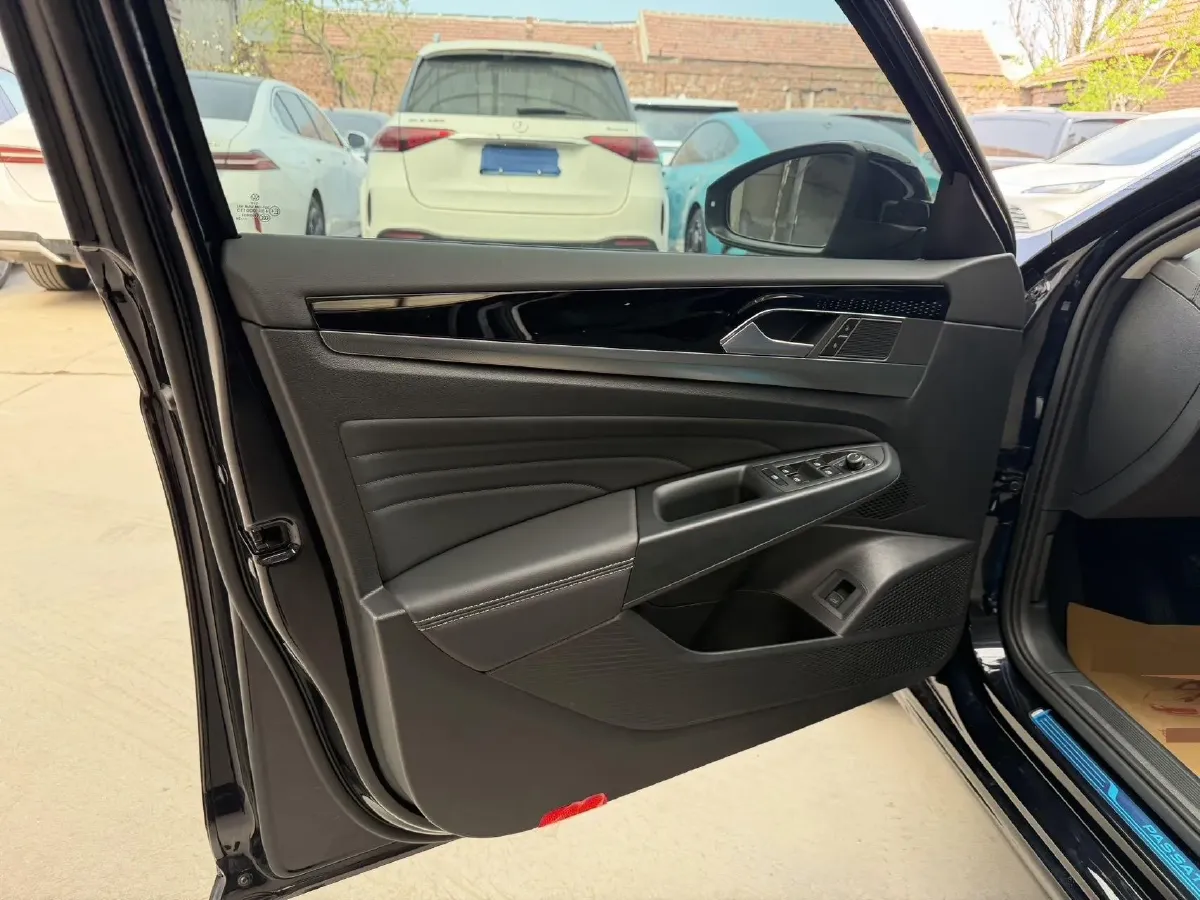 2024 Volkswagen Passat 2.0T 220HP L4 7DCT,autocango,china used car exporter,china ev exporter,chinese used car exporter,chinese used ev exporter