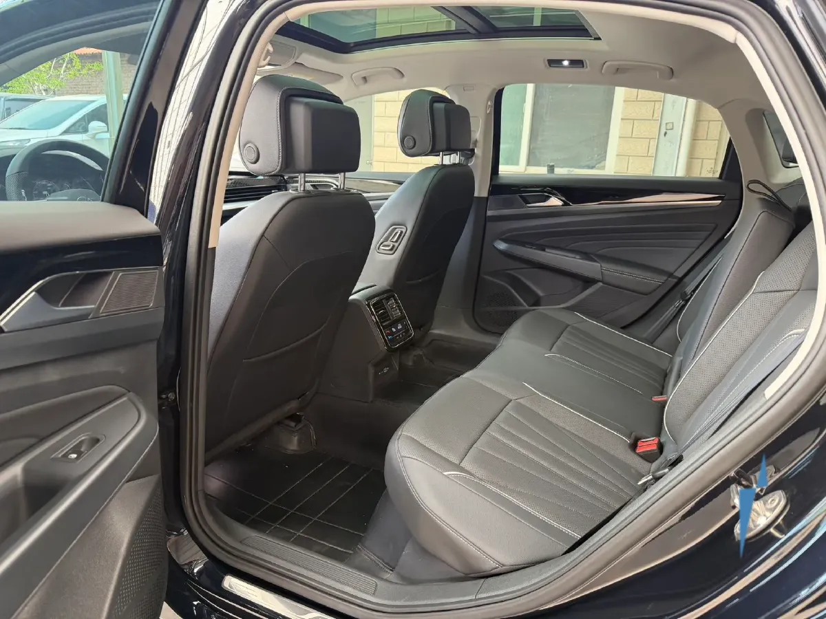 2024 Volkswagen Passat 2.0T 220HP L4 7DCT,autocango,china used car exporter,china ev exporter,chinese used car exporter,chinese used ev exporter