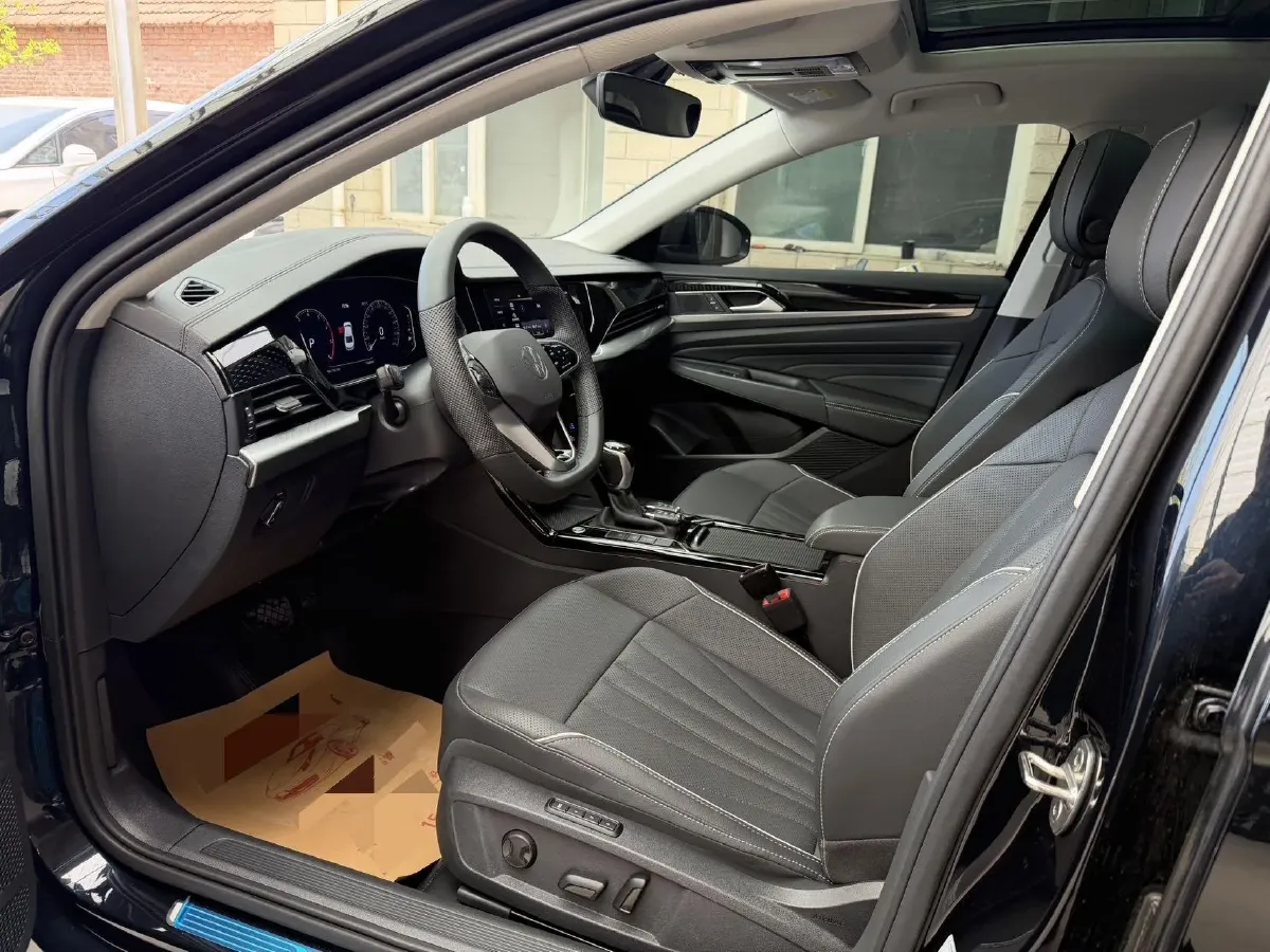 2024 Volkswagen Passat 2.0T 220HP L4 7DCT,autocango,china used car exporter,china ev exporter,chinese used car exporter,chinese used ev exporter