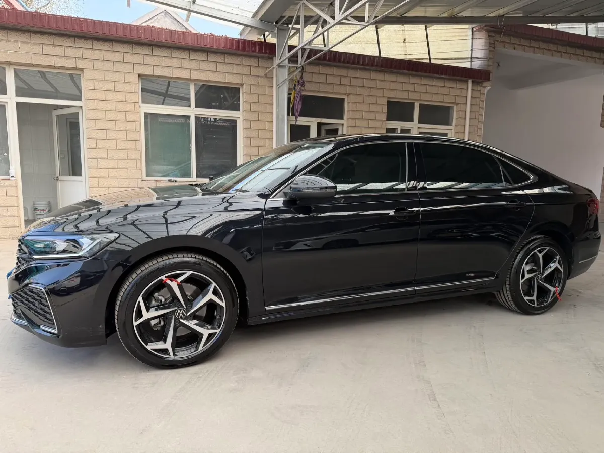 2024 Volkswagen Passat 2.0T 220HP L4 7DCT,autocango,china used car exporter,china ev exporter,chinese used car exporter,chinese used ev exporter
