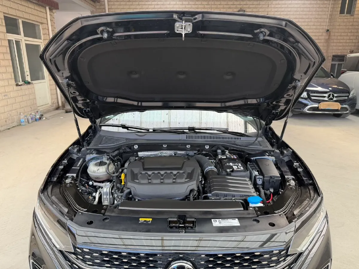 2024 Volkswagen Passat 2.0T 220HP L4 7DCT,autocango,china used car exporter,china ev exporter,chinese used car exporter,chinese used ev exporter