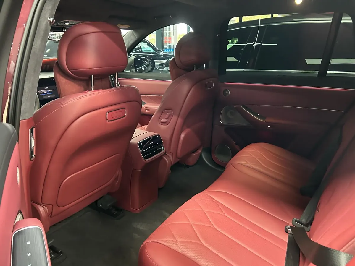 2025 AITO AITO M8 REEV 160HP REEV 53.4KWH,autocango,china used car exporter,china ev exporter,chinese used car exporter,chinese used ev exporter