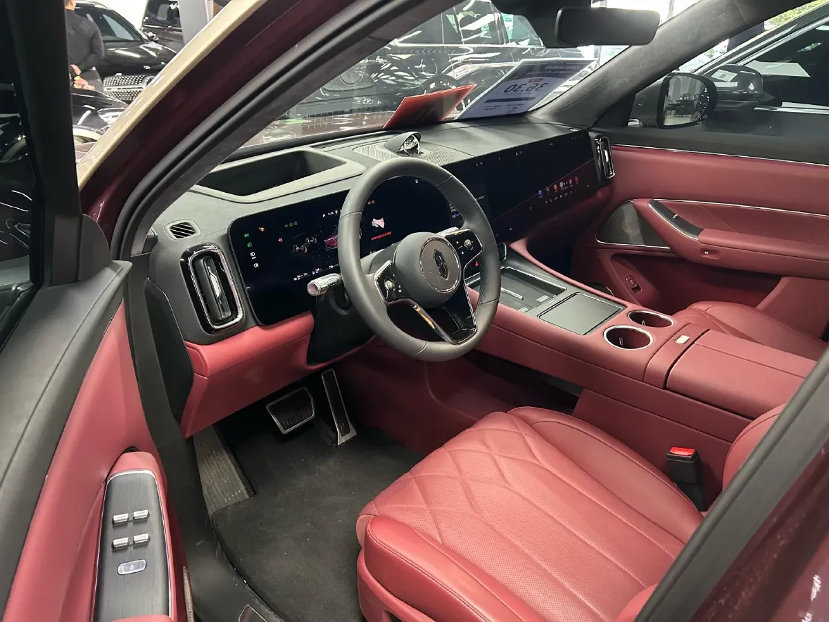 2025 AITO AITO M8 REEV 160HP REEV 53.4KWH,autocango,china used car exporter,china ev exporter,chinese used car exporter,chinese used ev exporter