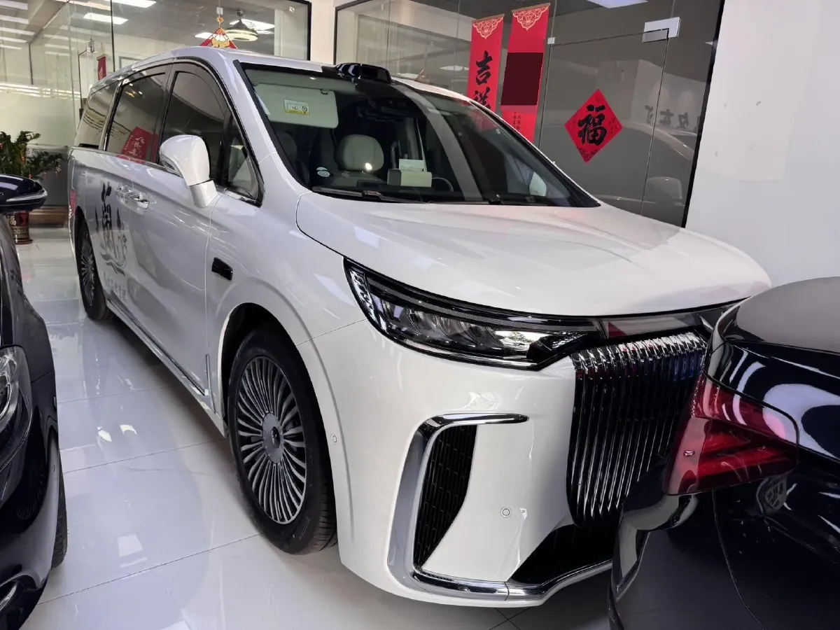 2025 Voyah Dream 1.5T 150HP L4 PHEV 41.7KWH,autocango,china used car exporter,china ev exporter,chinese used car exporter,chinese used ev exporter