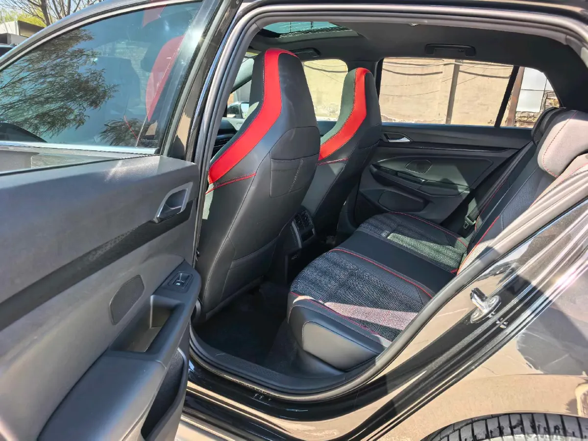 2023 Volkswagen GolfGTI 2.0T 220HP L4 7DCT,autocango,china used car exporter,china ev exporter,chinese used car exporter,chinese used ev exporter