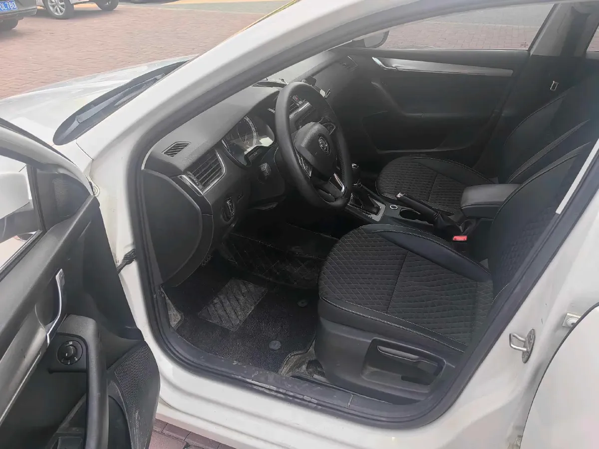 2018 Skoda Octavia 1.6L 110HP L4 6AT,autocango,china used car exporter,china ev exporter,chinese used car exporter,chinese used ev exporter