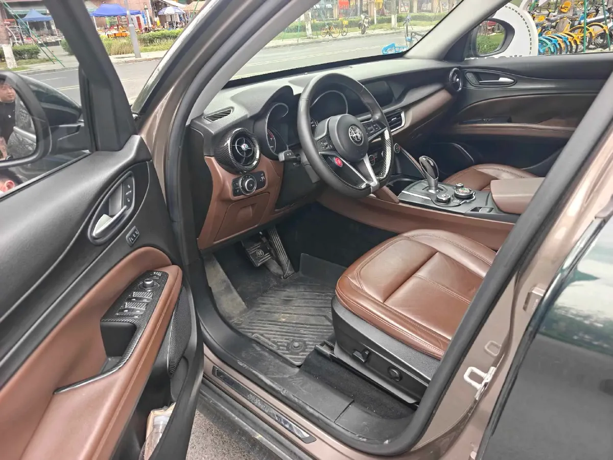 2017 Jaguar XE 2.0T 240HP L4 8AT,autocango,china used car exporter,china ev exporter,chinese used car exporter,chinese used ev exporter