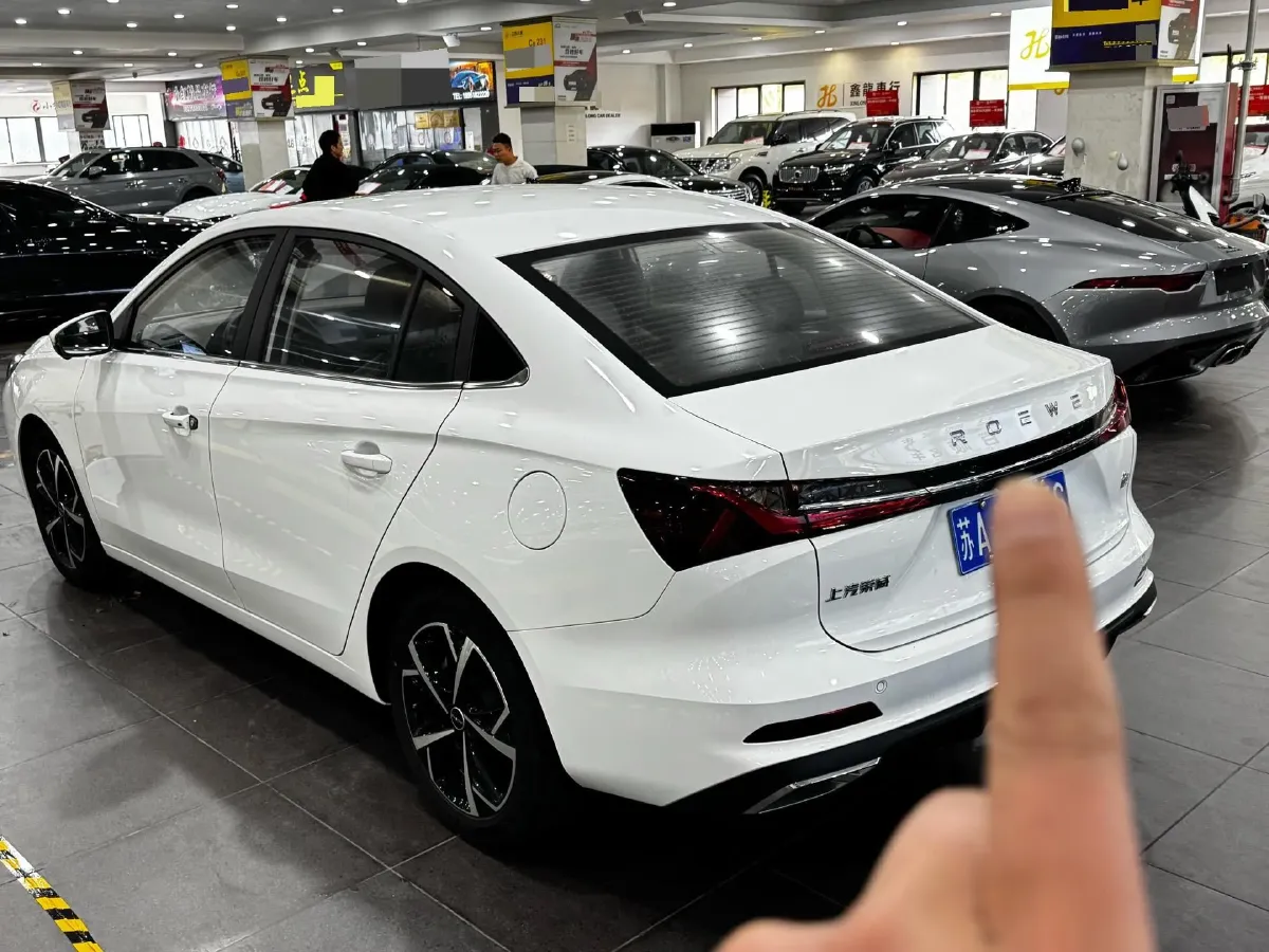 2023 Roewe i5 1.5L 129HP L4 CVT,autocango,china used car exporter,china ev exporter,chinese used car exporter,chinese used ev exporter