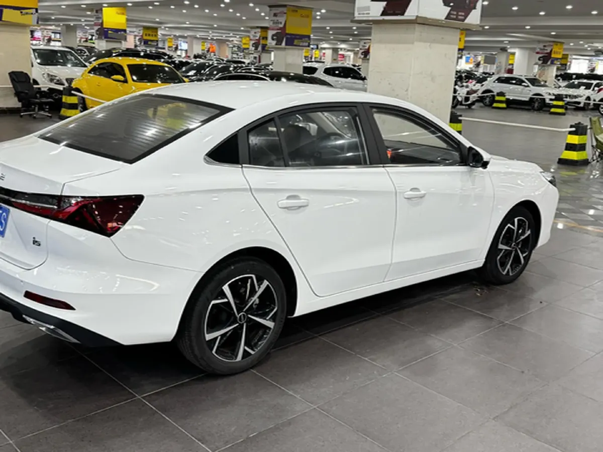 2023 Roewe i5 1.5L 129HP L4 CVT,autocango,china used car exporter,china ev exporter,chinese used car exporter,chinese used ev exporter