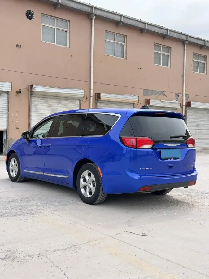 2018 Chrysler Pacifica 3.6L 245HP V6 E-CVT PHEV 16KWH,autocango,china used car exporter,china ev exporter,chinese used car exporter,chinese used ev exporter