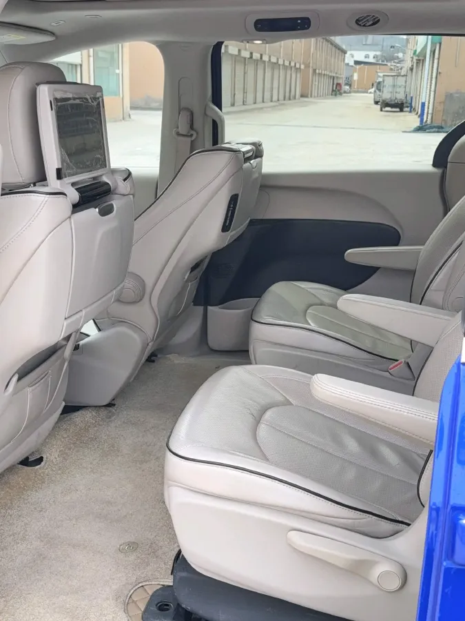 2018 Chrysler Pacifica 3.6L 245HP V6 E-CVT PHEV 16KWH,autocango,china used car exporter,china ev exporter,chinese used car exporter,chinese used ev exporter