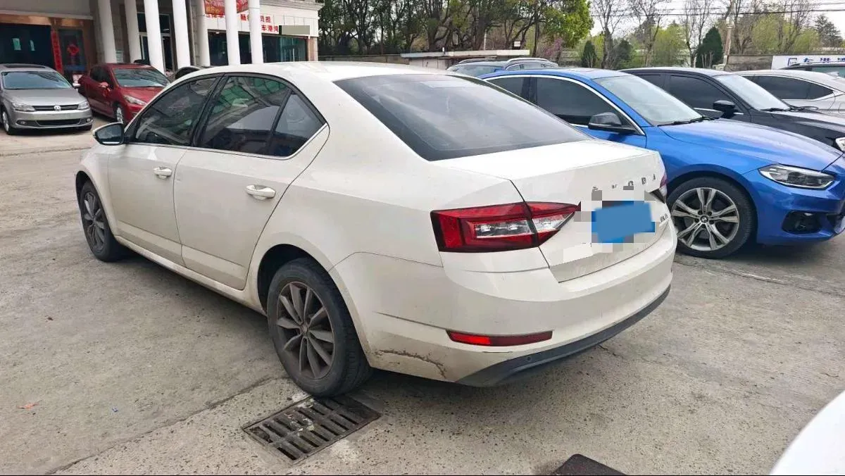 2021 Skoda Octavia 1.5L 113HP L4 6AT,autocango,china used car exporter,china ev exporter,chinese used car exporter,chinese used ev exporter