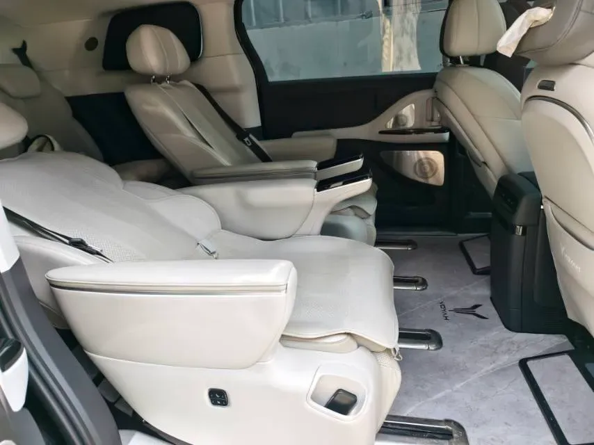 2025 Voyah Dream 1.5T 150HP L4 PHEV 41.7KWH,autocango,china used car exporter,china ev exporter,chinese used car exporter,chinese used ev exporter