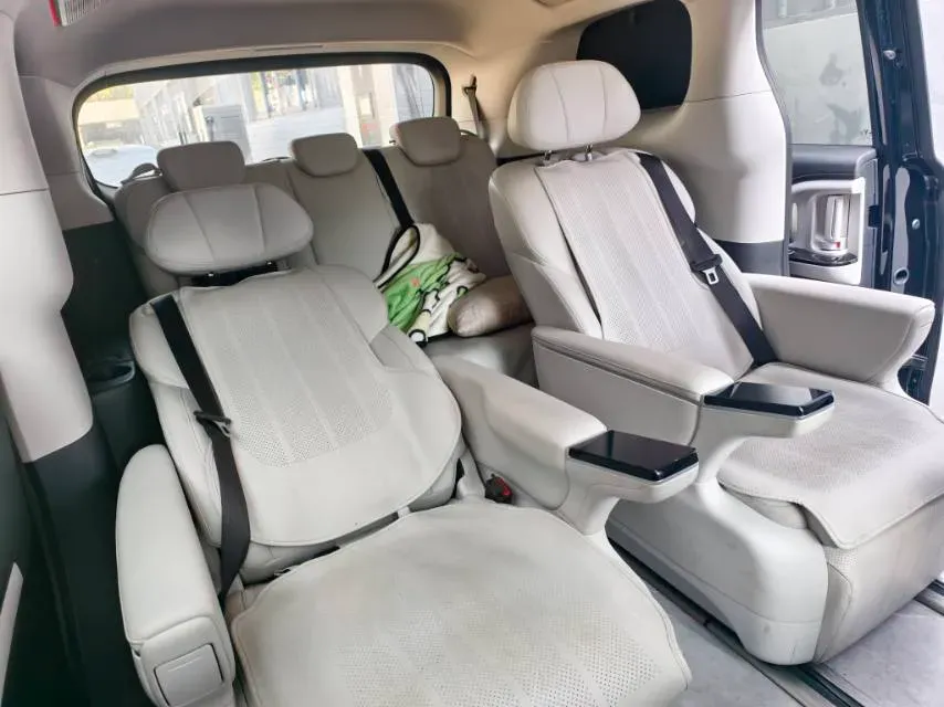 2025 Voyah Dream 1.5T 150HP L4 PHEV 41.7KWH,autocango,china used car exporter,china ev exporter,chinese used car exporter,chinese used ev exporter