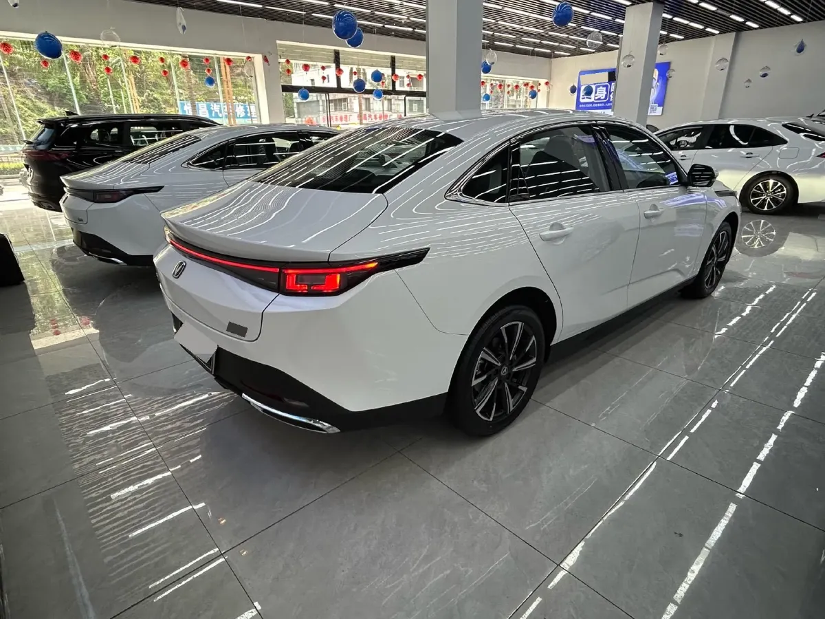 2025 ChangAn Eado 1.5T 192HP L4 7DCT,autocango,china used car exporter,china ev exporter,chinese used car exporter,chinese used ev exporter