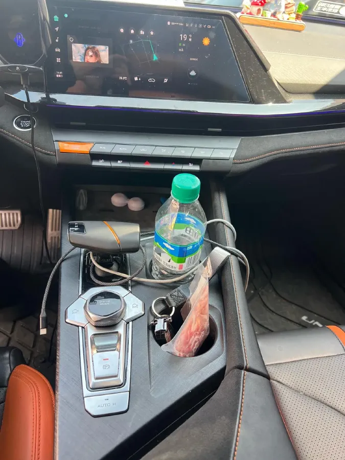 2024 ChangAn UNI-V 1.5T 188HP L4 7DCT,autocango,china used car exporter,china ev exporter,chinese used car exporter,chinese used ev exporter