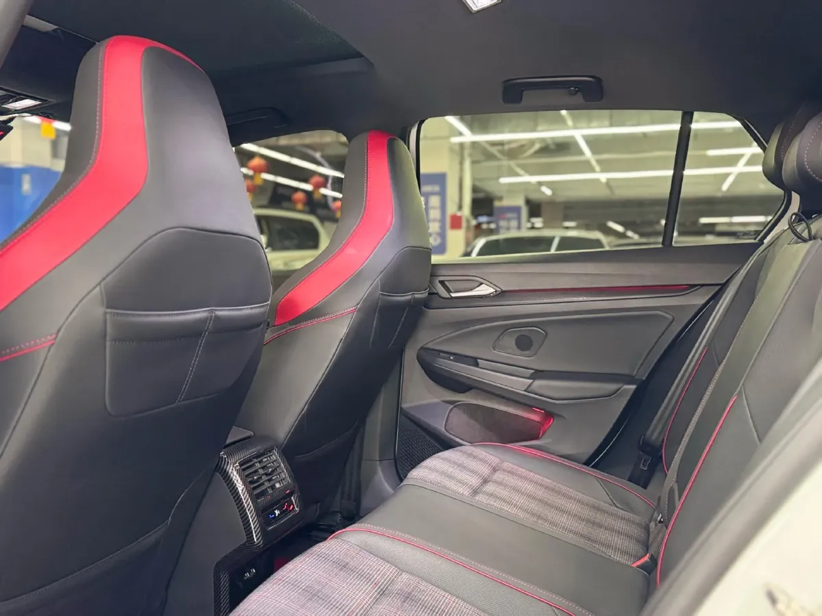 2021 Volkswagen GolfGTI 2.0T 220HP L4 7DCT,autocango,china used car exporter,china ev exporter,chinese used car exporter,chinese used ev exporter