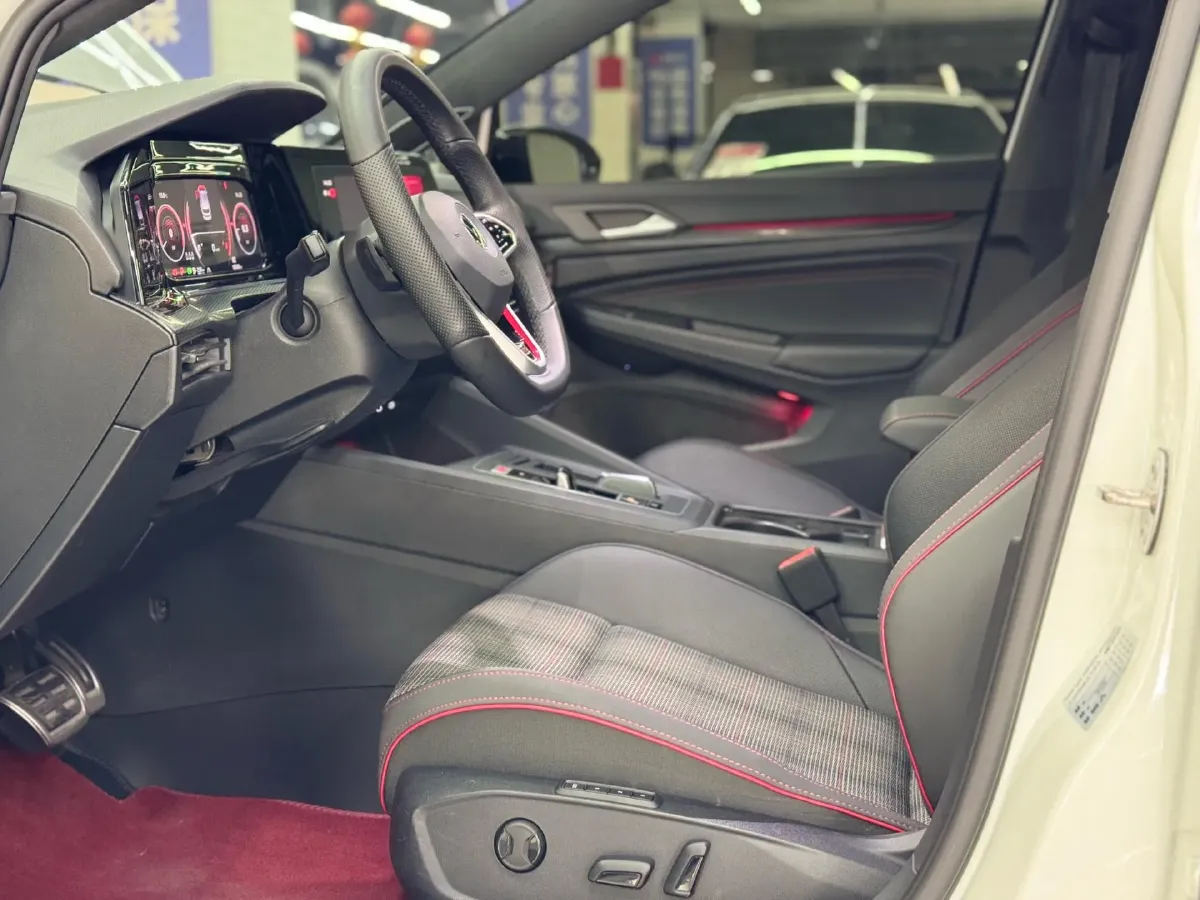 2021 Volkswagen GolfGTI 2.0T 220HP L4 7DCT,autocango,china used car exporter,china ev exporter,chinese used car exporter,chinese used ev exporter