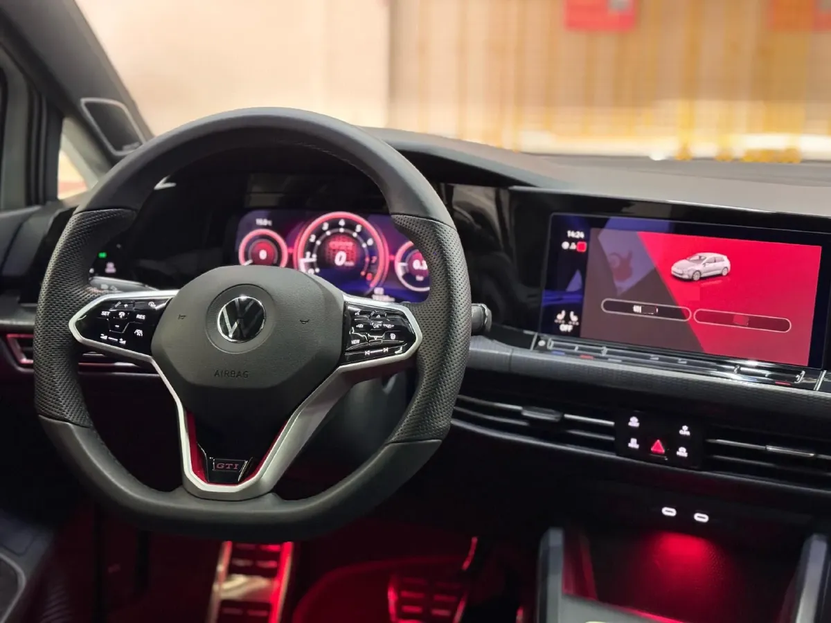 2021 Volkswagen GolfGTI 2.0T 220HP L4 7DCT,autocango,china used car exporter,china ev exporter,chinese used car exporter,chinese used ev exporter