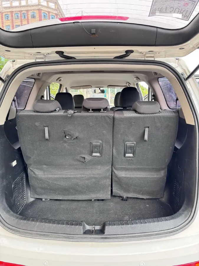 2019 BaoJun 730 1.5L 105HP L4 6MT,autocango,china used car exporter,china ev exporter,chinese used car exporter,chinese used ev exporter