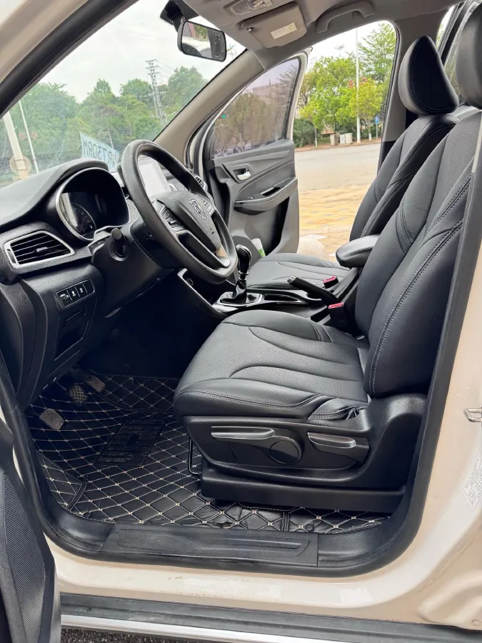 2019 BaoJun 730 1.5L 105HP L4 6MT,autocango,china used car exporter,china ev exporter,chinese used car exporter,chinese used ev exporter