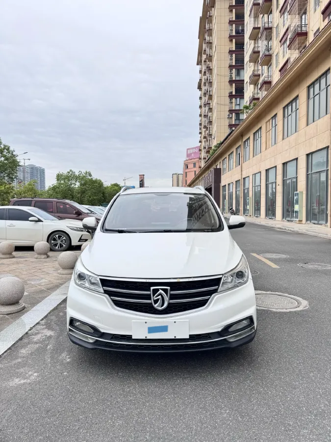 2019 BaoJun 730 1.5L 105HP L4 6MT,autocango,china used car exporter,china ev exporter,chinese used car exporter,chinese used ev exporter