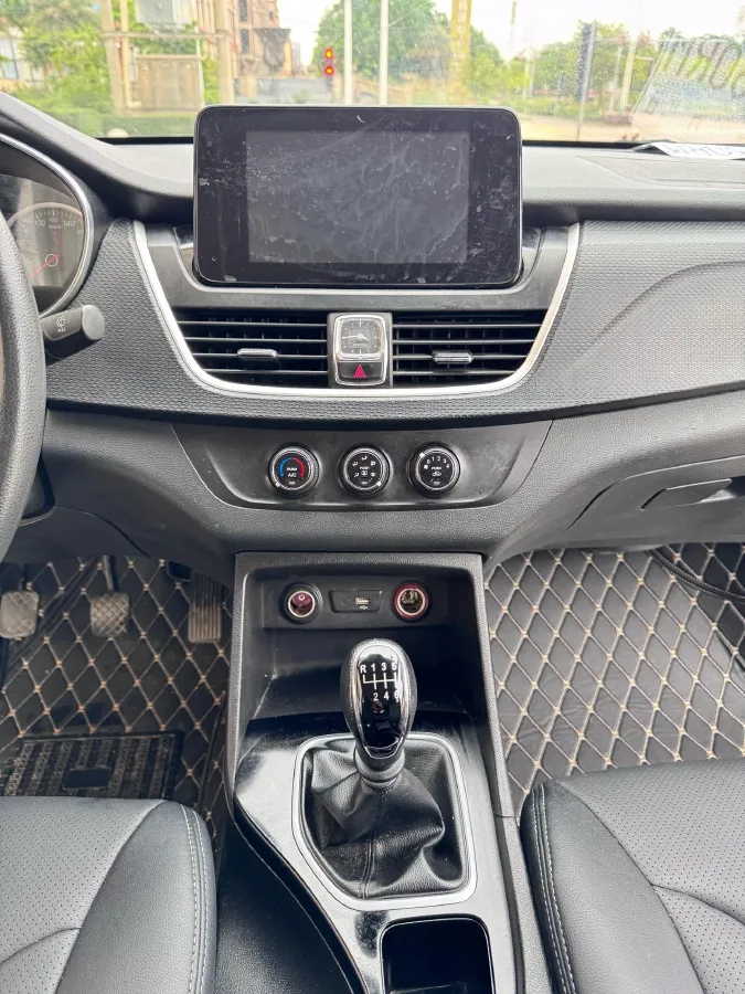 2019 BaoJun 730 1.5L 105HP L4 6MT,autocango,china used car exporter,china ev exporter,chinese used car exporter,chinese used ev exporter