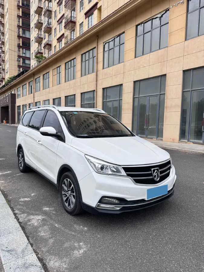 2019 BaoJun 730 1.5L 105HP L4 6MT,autocango,china used car exporter,china ev exporter,chinese used car exporter,chinese used ev exporter