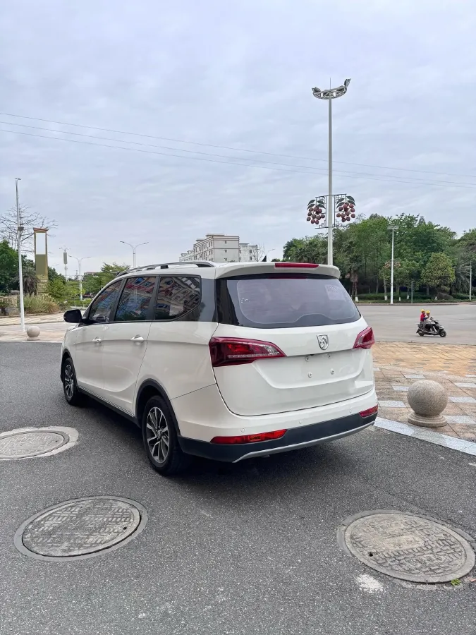 2019 BaoJun 730 1.5L 105HP L4 6MT,autocango,china used car exporter,china ev exporter,chinese used car exporter,chinese used ev exporter