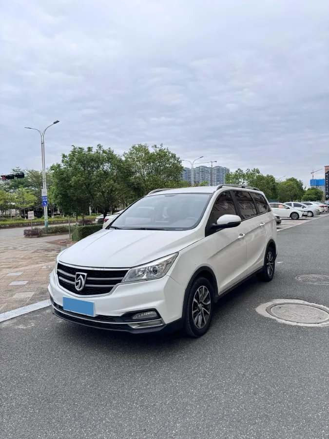 2019 BaoJun 730 1.5L 105HP L4 6MT,autocango,china used car exporter,china ev exporter,chinese used car exporter,chinese used ev exporter