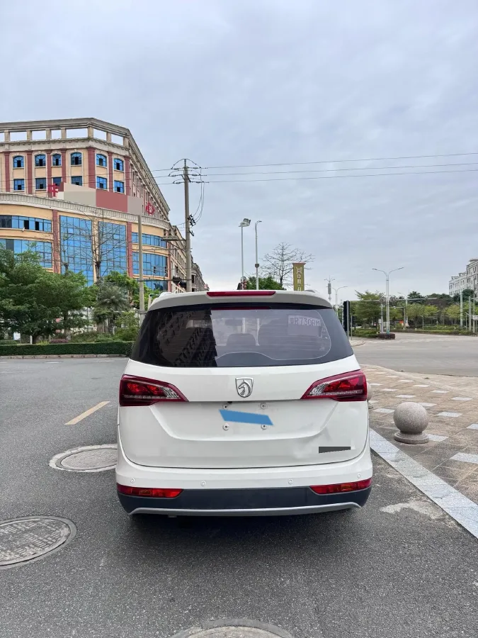 2019 BaoJun 730 1.5L 105HP L4 6MT,autocango,china used car exporter,china ev exporter,chinese used car exporter,chinese used ev exporter