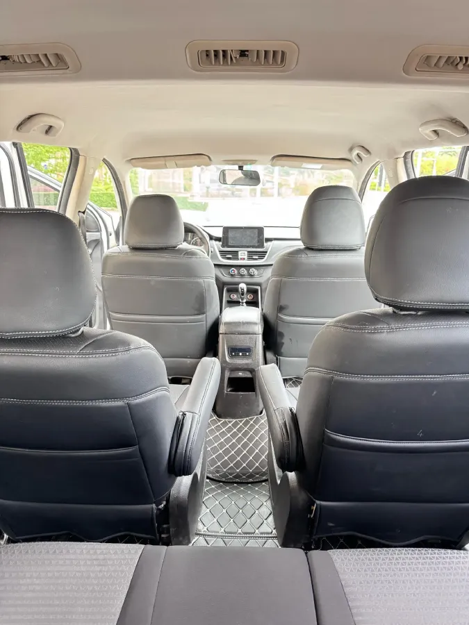 2019 BaoJun 730 1.5L 105HP L4 6MT,autocango,china used car exporter,china ev exporter,chinese used car exporter,chinese used ev exporter