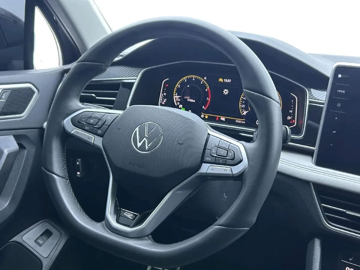 2024 Volkswagen Tiguan L 2.0T 186HP L4 7DCT,autocango,china used car exporter,china ev exporter,chinese used car exporter,chinese used ev exporter